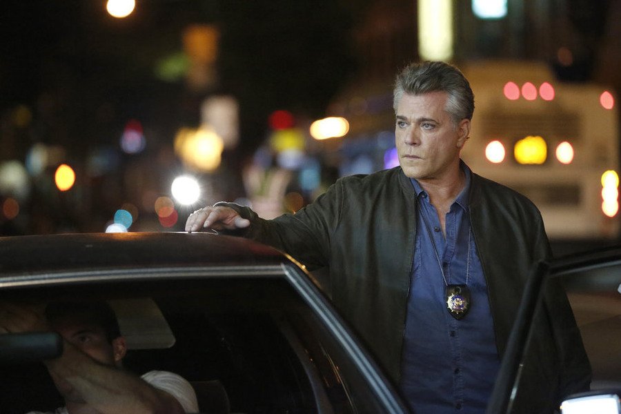 Ray Liotta En Shades Of Blue | Moviehaku