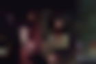 Millie Bobby Brown y Louis Partridge en Enola Holmes