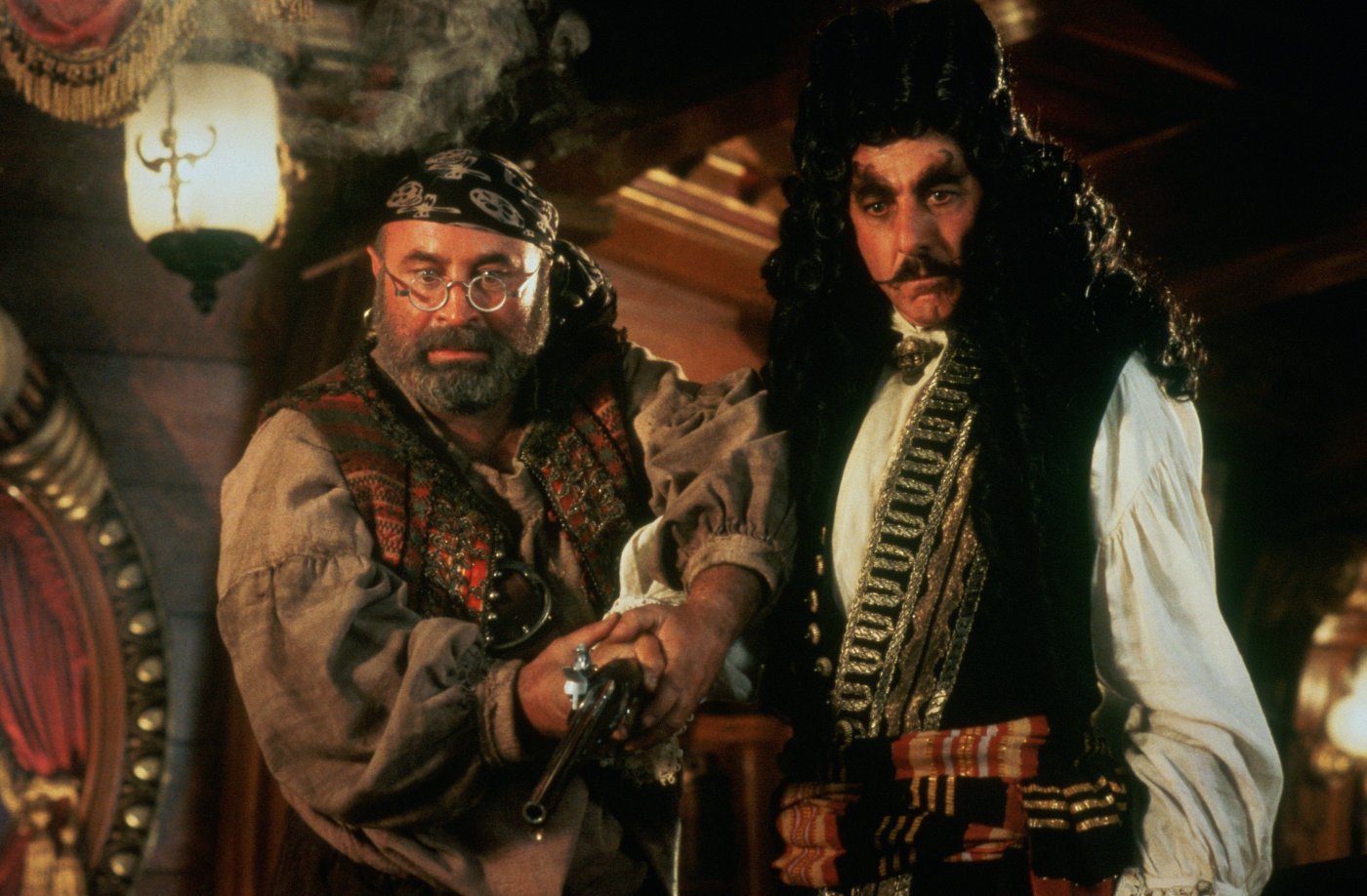 Bob Hoskins Y Dustin Hoffman En Hook MovieHaku   9 Hook 