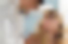 Orlando Bloom y Riley Keough en The Good Doctor